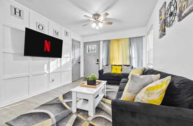 NEW! Modern Comforts w/4Beds/3BR Sleeps 8