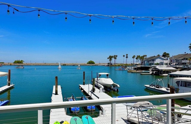 NEW + MODERN Delta Family Oasis-Across from boat launch, 5 mins to fast water!