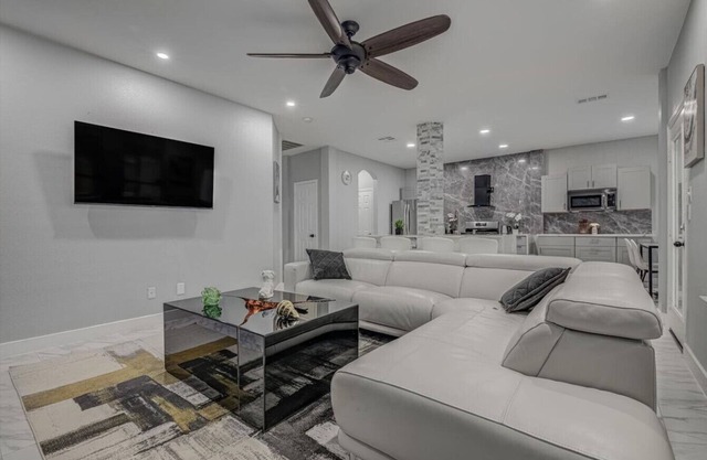 *NEW* Modern Getaway - Houston