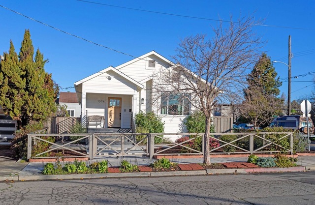 Luxurious private oasis at the intersection of Berkeley, Emeryville & Oakland