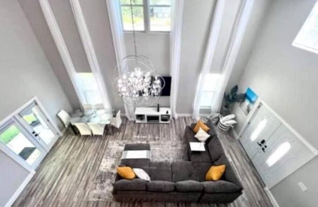 New modern home 10 mins from Downtown 7 mins airport!!!