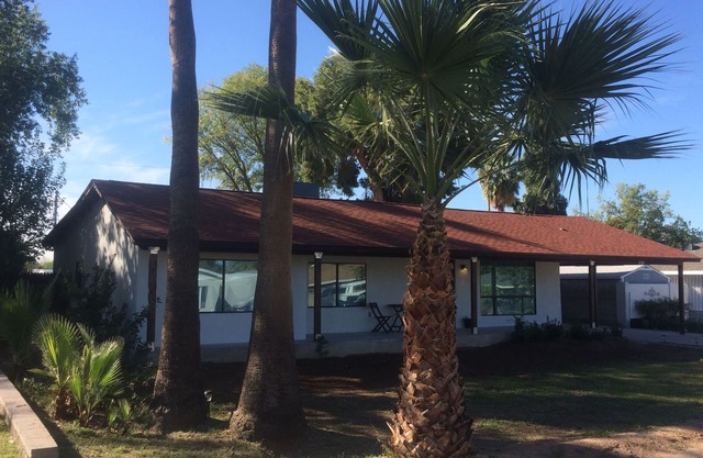 Neues modernes Haus in der Nähe von Phoenix Mountain