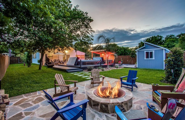 NEW LISTING, BBQ CAPITAL, TESLA CHARGER, COMFORT, RELAXING (25 min from Austin)