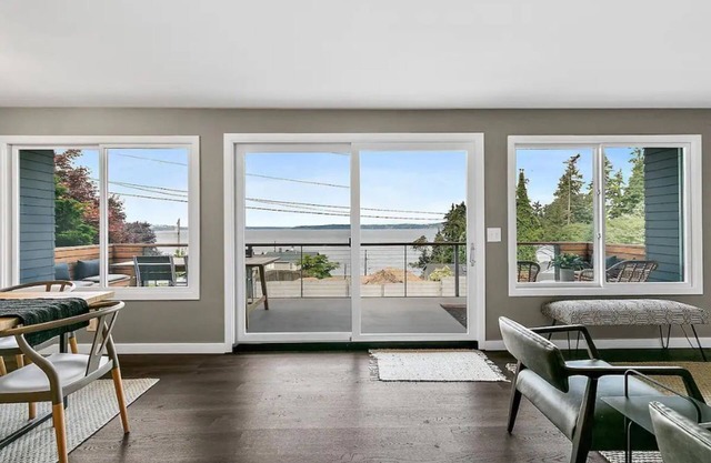 New! Modern Home w/ Spectacular Views +Hot tub