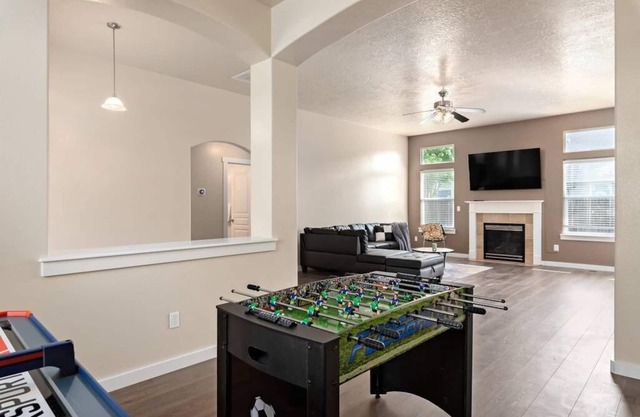 NEU! Modernes Meridian-Ferienhaus - Tischfußball, Air Hockey, nur wenige Schritte vom POOL entfernt