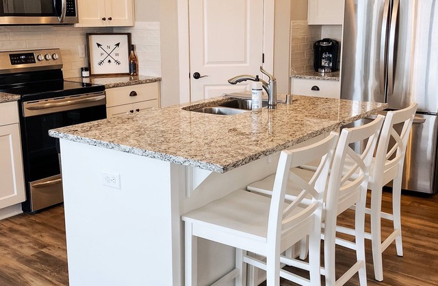 New modern & minimalistic home minutes off of I5, Ten minutes from Ilani Casino
