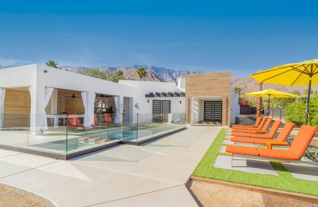New Modern Palm Springs Resort - 5 Mins to Downtown