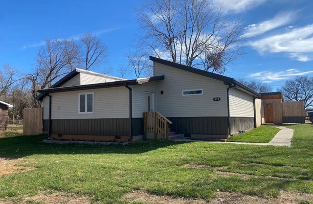 New modern ranch close to base