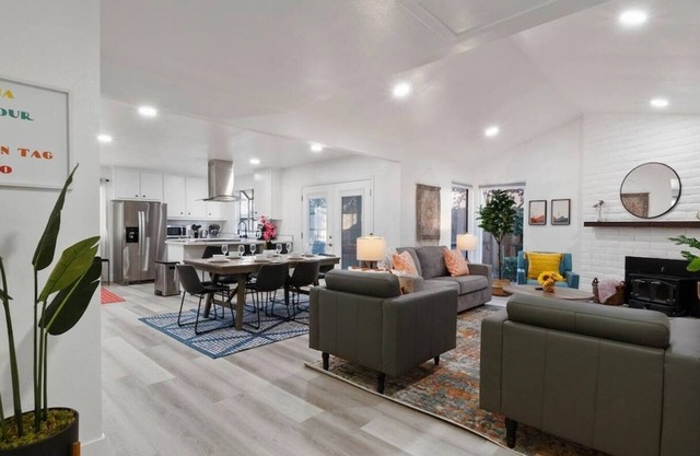 NEW! * Modern Remodeled Home * King Beds * 70" TV