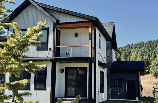 New Modern Residence w/ Hot Tub @ Aspects Big Sky