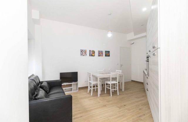 New! Modern & Spacious Apt x5 Piazza Statuto