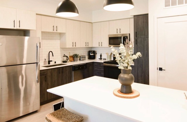 NEW! Modern + Spacious 2 Bdrm w/ Hot-tub and Pool