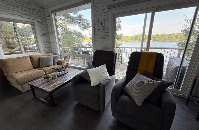 NEW Modern Waterfront Cottage with Hot tub/Sauna/AC Directly on the Lake!