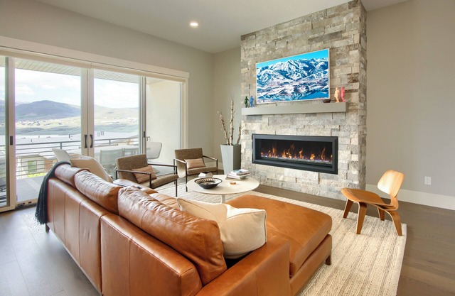 New Mountain Modern | 2 Living Spaces | Hot Tub | Ski Views
