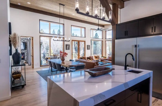 Mountain Modern Retreat w/Jacuzzi