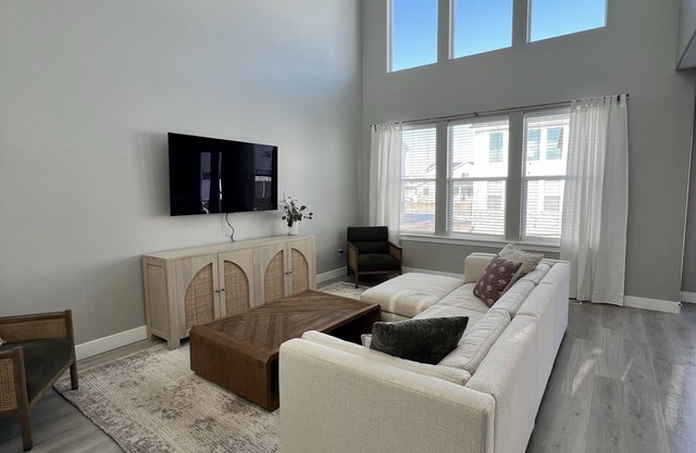 -NEW- Mountain Views & Natural Light