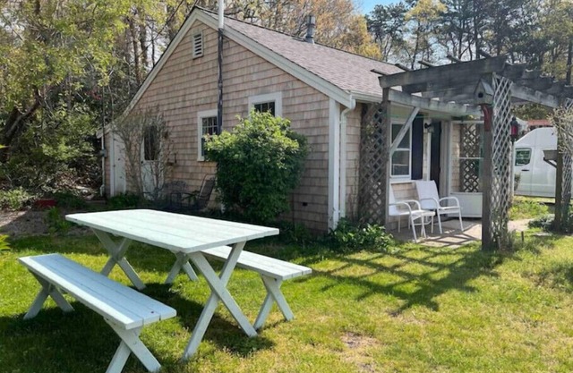 NEW! Nature's Nook Peaceful Cottage Close to All