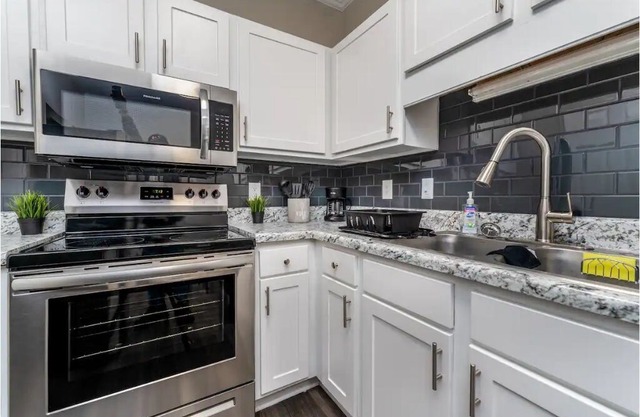★New★ Near Downtownϟ WifiNetflix★Cozy Modern Suite