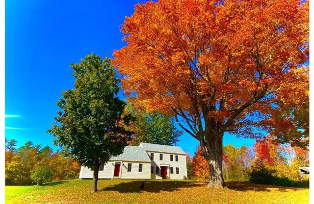 *NEW* Newly Renovated Spacious 1700s Historic Farmhouse