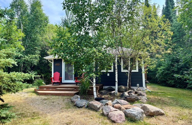 NEW NIRVANA RENTALS LISITING+ Victoria Beach-3 bedroom cottage with a Bunky