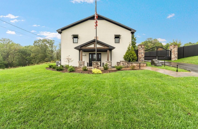New Norris Lake Stooksbury Lodge Perfect for Families, Fishing Trips and More!