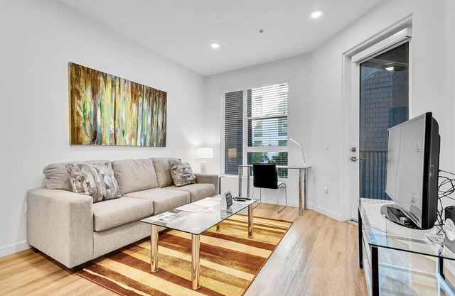 New! nr Dwtn San Diego 1BR | Pool deck w/ Hot tub