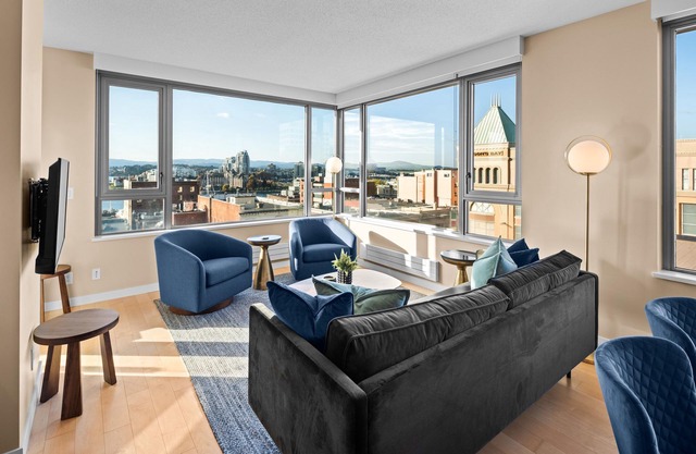 New! Ocean and Mountain View King Suite