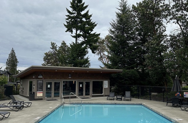 NEW Ocean front 2bedroom 2.5 bathroom townhome w/ pool & hot tub luxurious & new