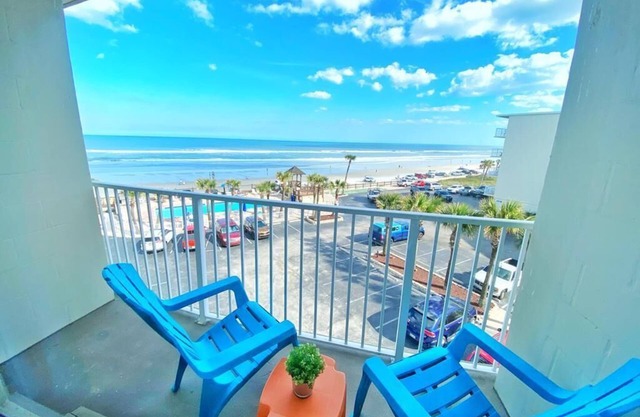 NEW! Ocean Front With Balcony King Size Bed Studio