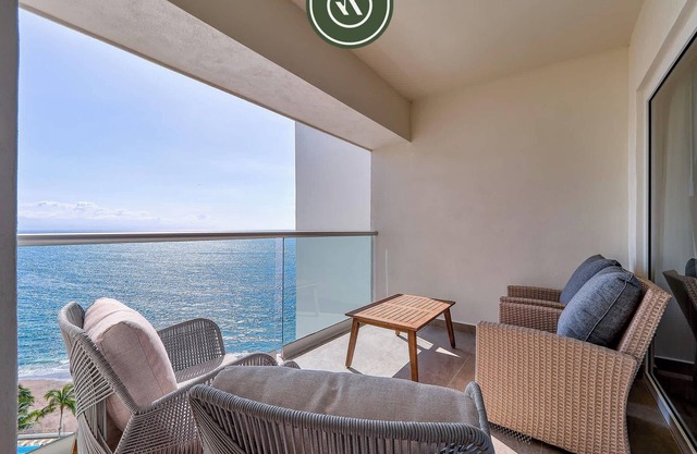 New Oceanview Condo with Beach - Pools - Gym