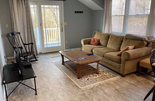 New One Bedroom Apartment Centrally Located in Southbury