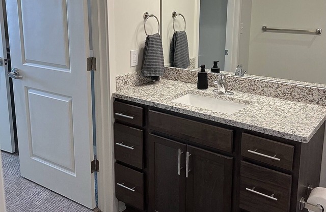 New One Bedroom Queen Apartment