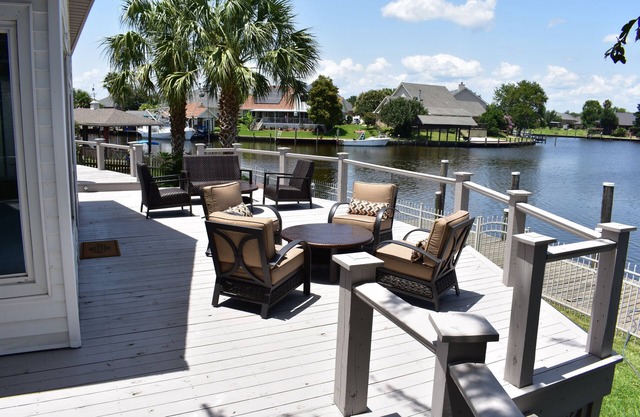 New Orleans Area Waterfront Home (SLV) Wunderschön eingerichtetes Sea la Vie