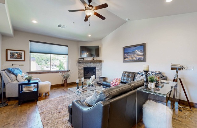New Park City Condo w/ Sunshine & Mountain Views - Near Resort