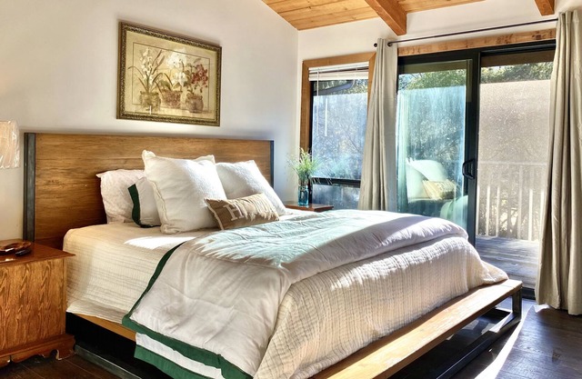 NEW! Peaceful Cabin on the Carmel Valley River close to Wine Tasting & Hiking
