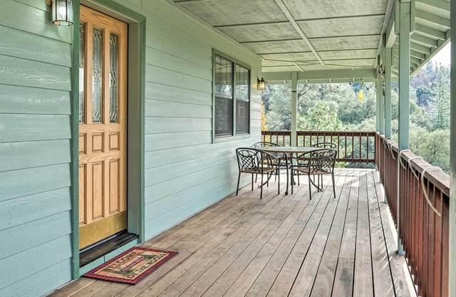 Evolve | Peaceful Tuolumne Home w/ Sweeping Views
