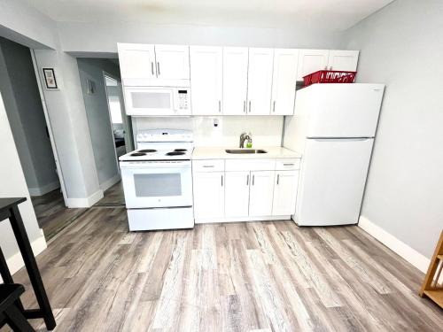 NEW Pompano Beach AirPark Duplex! Patio Parking!