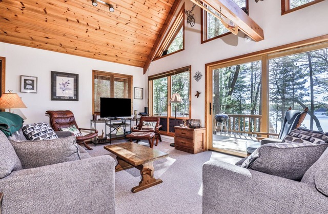 NEW! Private 2 bedroom with loft on Virgin Lake!