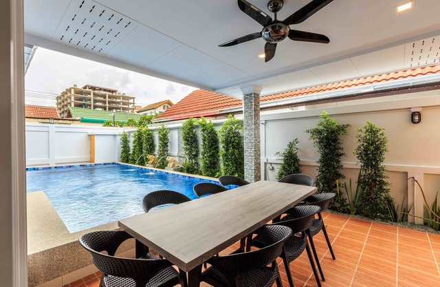 Neue private 5 Schlafzimmer Poolvilla mit Pool & Sauna