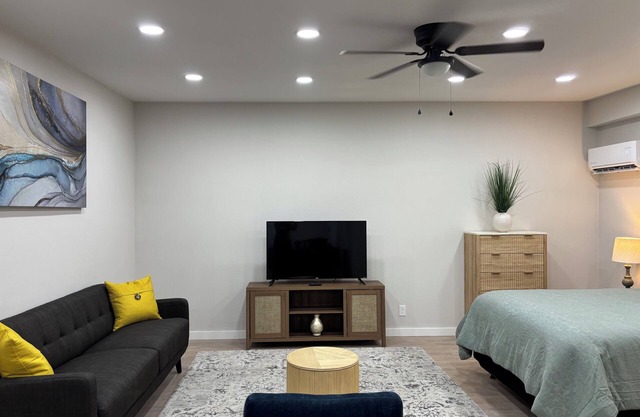 New private and modern suite 1/1 pet friendly