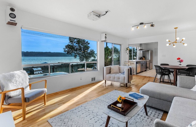 New! Private beach on Hood Canal, Hot Tub, King Beds, Disco Lounge, Firepit
