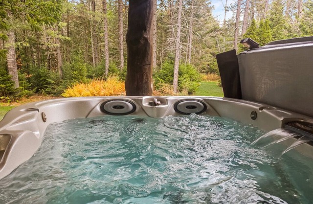 NEW Private Cabin W/Hot Tub/ Dog Friendly/ Games