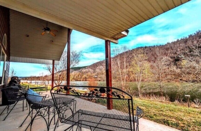 NEW! Private Fishing Cabin on White River/Ozark Nat'l Forest/Public boat ramp!