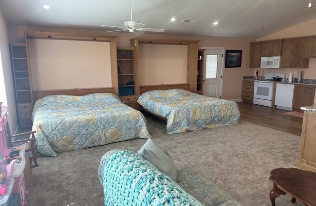 New Private Studio near Sand Hollow, Zion and Hurricane. Great for small family!