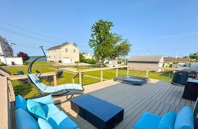 Brand New Private Luxury Home With Waterfront