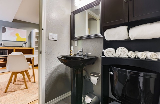 NEW! Private Oasis ☀️ Near Beaches ☀️ Large Patio ☀️ Easy Parking
