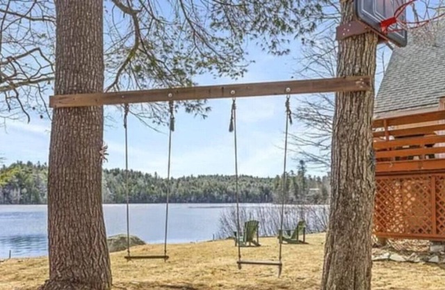 NEW Private Secluded Waterfront House on Quiet Lake
