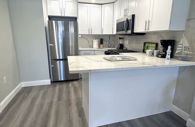 New re-Model Fantastic 2-Bdrm NorthEnd Beach Block
