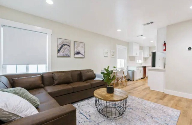 New Remodel, Prime Location, 25-min to Hollywood