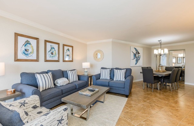 New Remodel, Sunsets and Endless Views of the Ocean, Quiet 10th Floor Condo